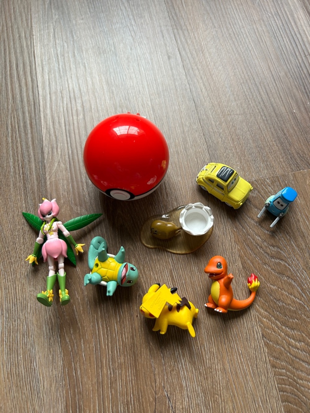 Toy Figure bundle (sold as is)
